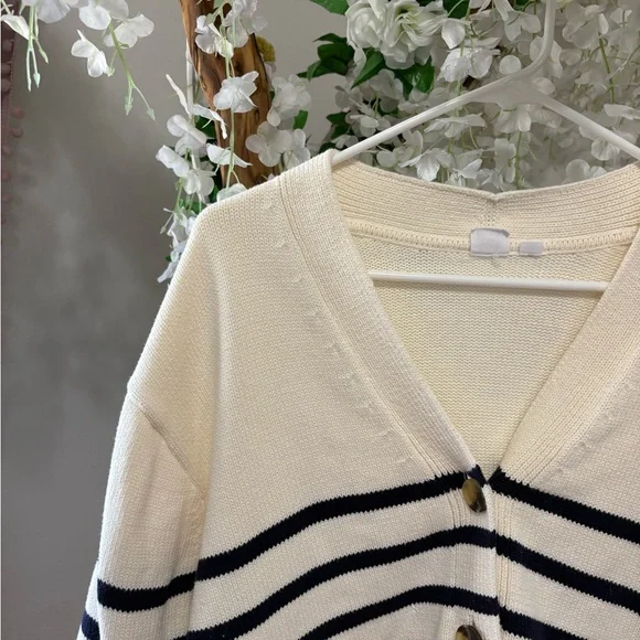 GAP Navy and Cream Button-Up Cardigan - Picture 3 of 9